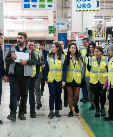 Karsan’dan meslek liselerindeki kız öğrencileri iş hayatına hazırlayacak hamle