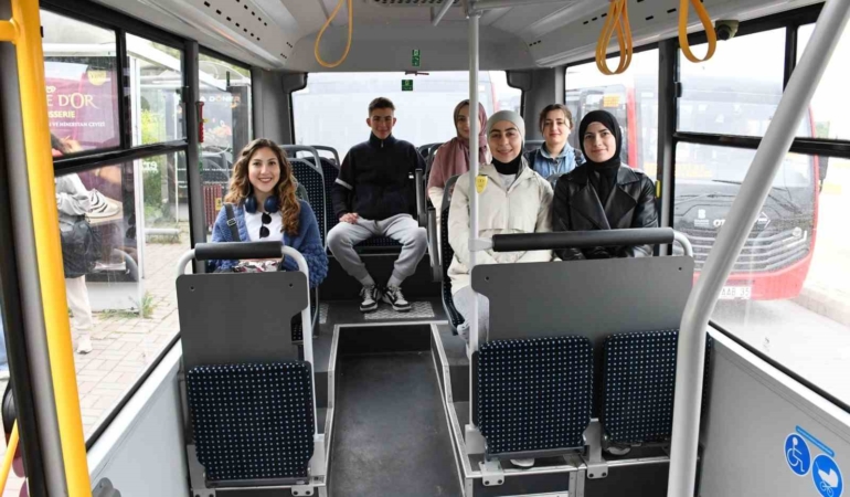 Büyükşehirden öğrencileri sevindiren ulaşım hizmeti