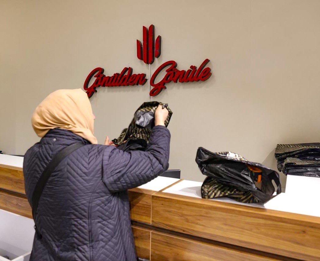 Ümraniye’de sosyal dayanışmanın güçlü adresi: "Gönülden Gönüle Giyim Mağazası"