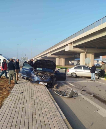 Dur levhasına uymadı, kavşakta kaza: 1 yaralı