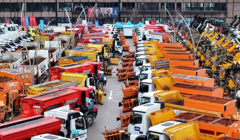 Kocaeli’de 265 milyon liralık 42 yeni iş makinesi hizmete girdi