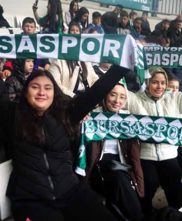 Osmangazili çocuklar Bursaspor coşkusunu tribünde yaşadı