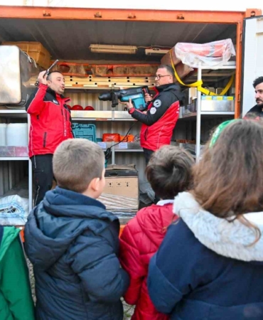 Beşiktaş Belediyesi minik öğrencilere afet bilinci eğitimi verdi