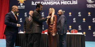 CHP’den istifa eden ikisi meclis üyesi 150 kişi AK Parti’ye katıldı