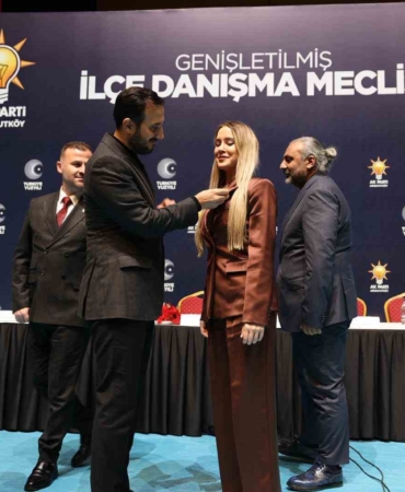 CHP’den istifa eden ikisi meclis üyesi 150 kişi AK Parti’ye katıldı