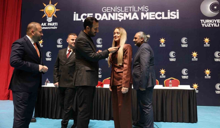 CHP’den istifa eden ikisi meclis üyesi 150 kişi AK Parti’ye katıldı