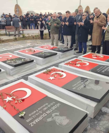 Keşan’da trafik kazasında hayatını kaybedenler için yapılan anıt açıldı