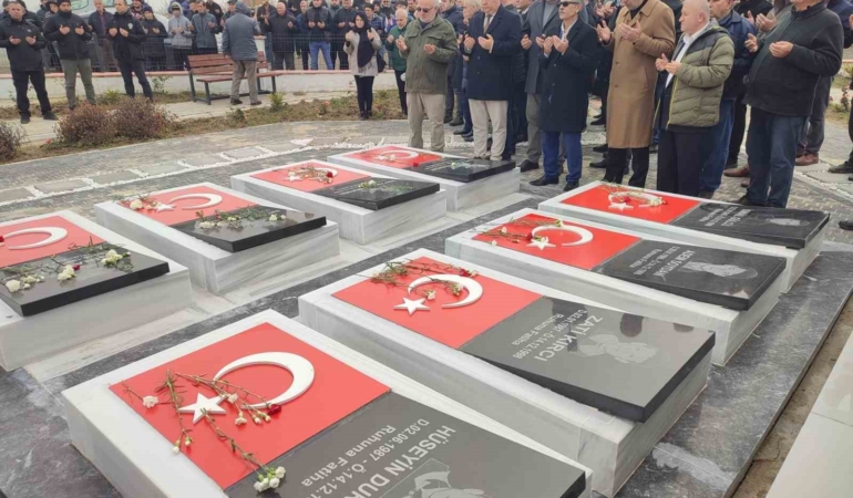 Keşan’da trafik kazasında hayatını kaybedenler için yapılan anıt açıldı