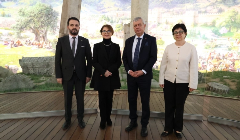 Gürcü Bakan ve dünyaca ünlü piyanist Bolkvadze’den Bursa’da tarihi yolculuk