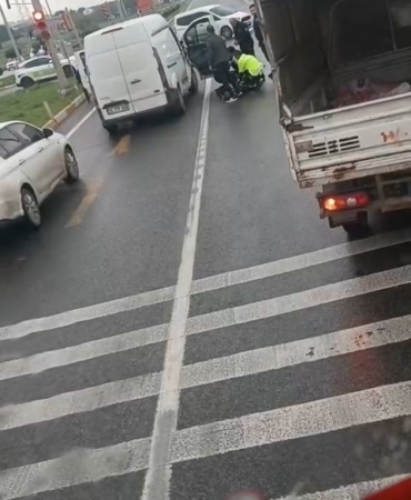 Ayvalık’ta polisten kaçan sürücü kovalamacada kıskıvrak yakalandı