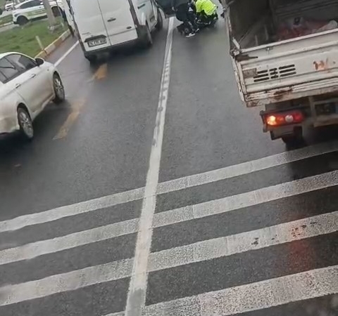 Ayvalık’ta polisten kaçan sürücü kovalamacada kıskıvrak yakalandı