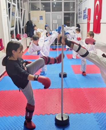Bilecik’te karate spor okullarında yoğun tempo