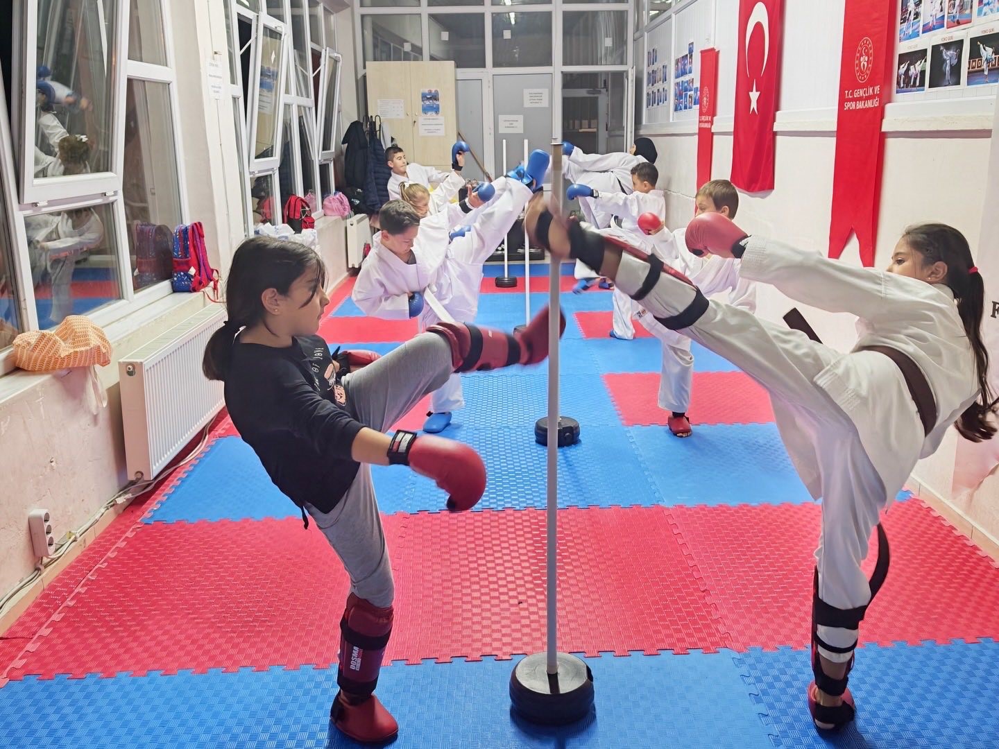 Bilecik’te karate spor okullarında yoğun tempo