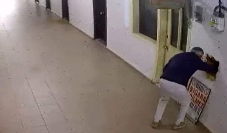 Bakırköy’de akıl almaz 40 bin dolarlık saat hırsızlığı kamerada