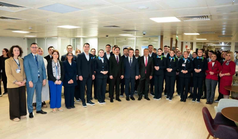 AJet Yönetim Kurulu Başkanı Bolat: "AJet ve Türk Hava Yolları sadece birer havayolu şirketi değil, aynı zamanda Türkiye’nin dünyaya açılan yüzü^"