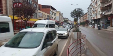 Yalova’da köprülü kavşakta çalışma nedeniyle trafik yoğunluk