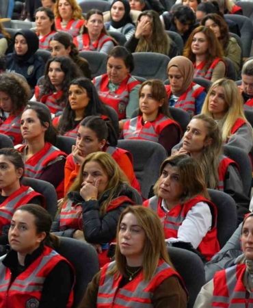 Tekirdağ’da kadın polisler "Kadın Yasal Hakları Eğitimi" konferansında bilgilendirildi