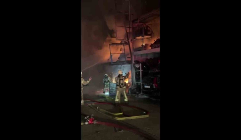 Başakşehir Atatürk Oto Sanayi Sitesi’nde çıkan yangında 1 kişi hayatını kaybetti