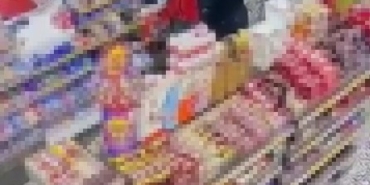 Akaryakıt istasyonunda çalışan genci darbeden alkollü müşteri gözaltına alındı