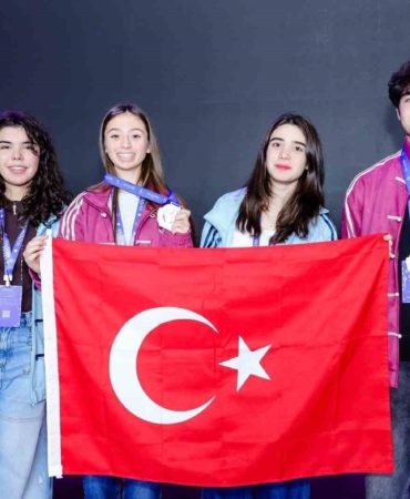 Çin’de yarışan Robotik takımından gümüş madalya
