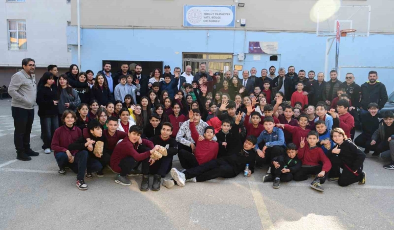 Osmangazi Belediyesi’nden çocukların içlerini ısıtan dayanışma