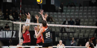 Eczacıbaşı Dynavit, 5 setlik mücadeleden galip ayrıldı