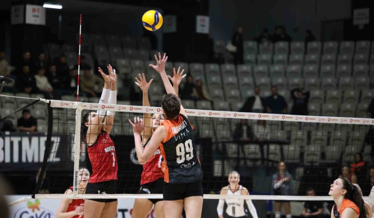 Eczacıbaşı Dynavit, 5 setlik mücadeleden galip ayrıldı