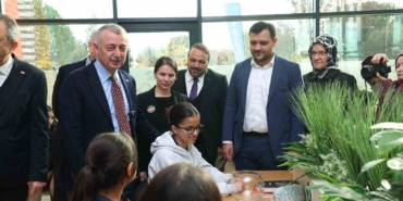 Başkan Büyükakın: "Kütüphanelerde gençlerimizi geleceğe hazırlıyoruz"
