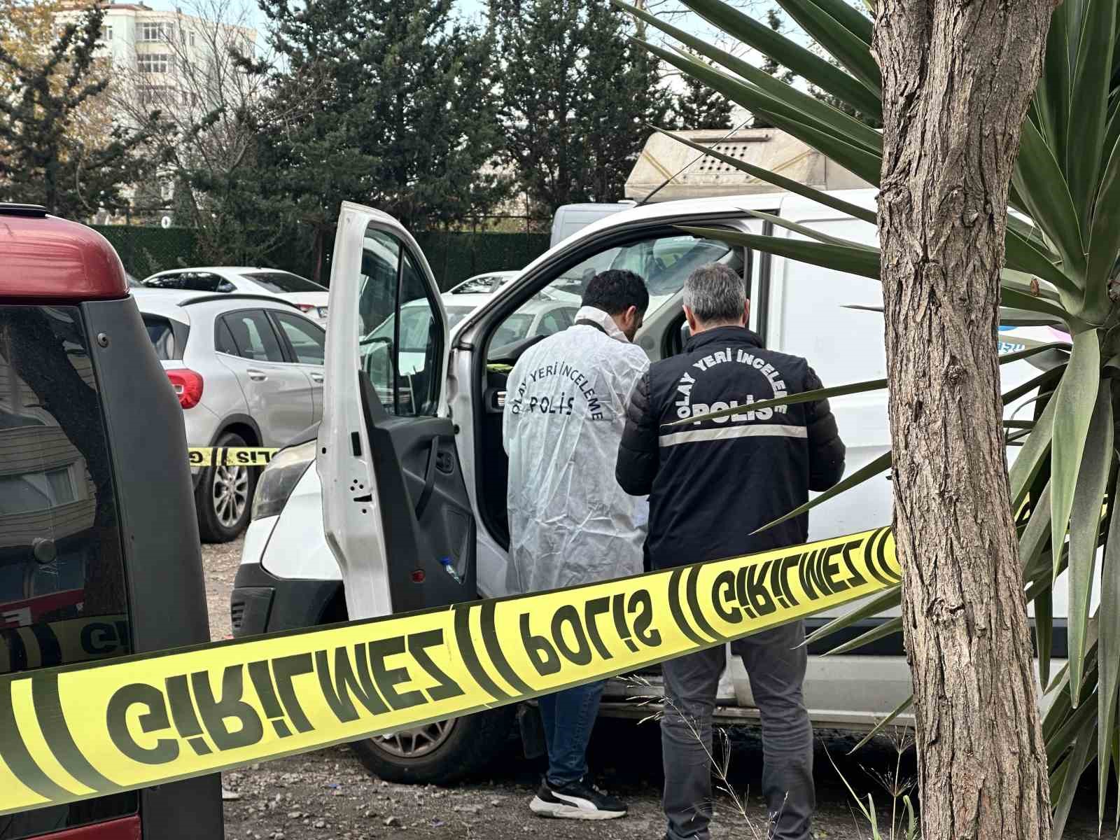 Maltepe’de kargo çalışanı araç içerisinde ölü bulundu