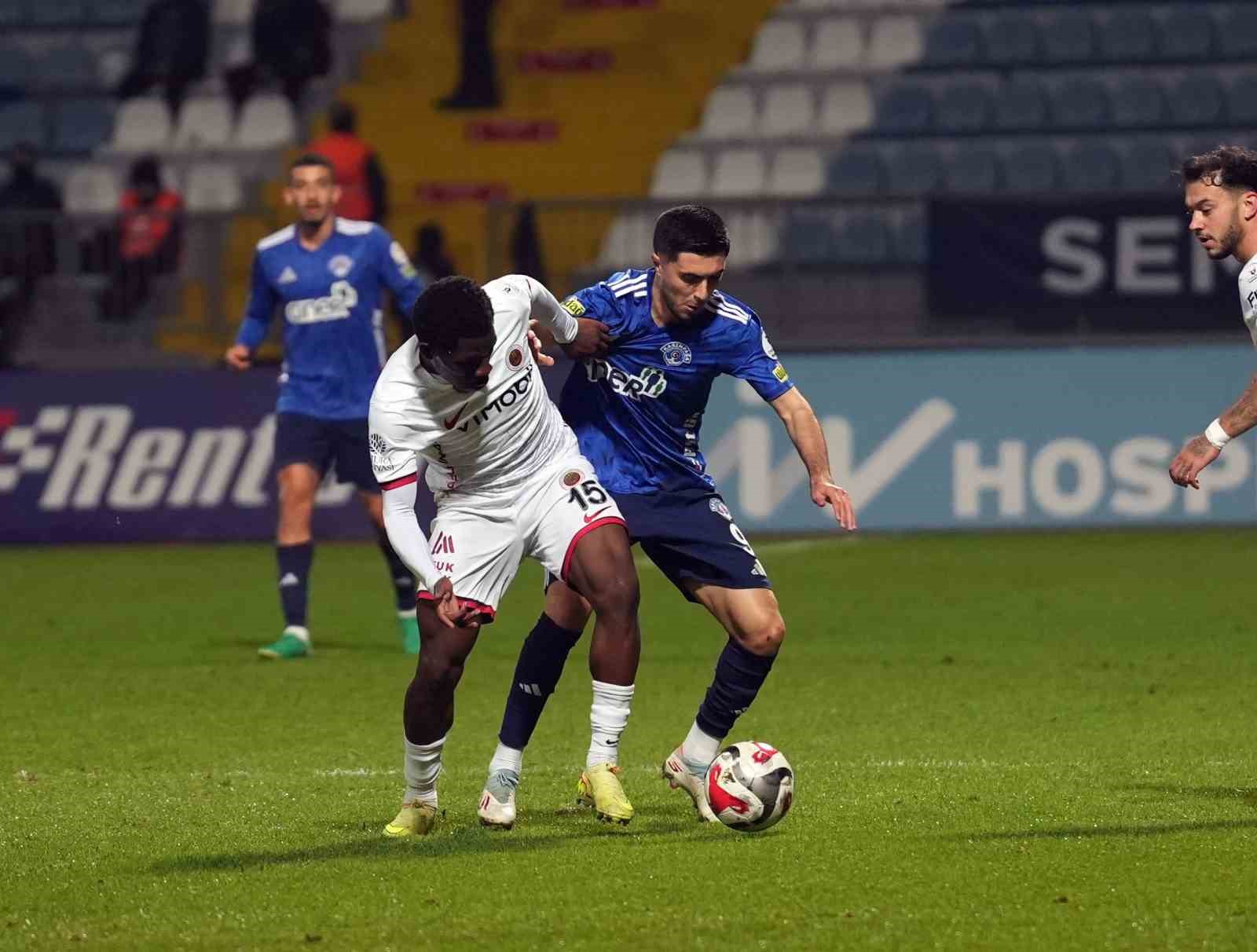 Trendyol Süper Lig: Kasımpaşa: 0 - Gençlerbirliği: 0 (İlk yarı)