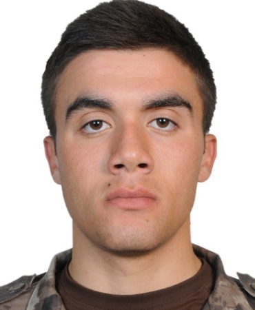 İstanbul Çekmeköy’de narkotik operasyonunda ağır yaralanan Polis Memuru Emre Albayrak, kaldırıldığı hastanede yapılan tüm müdahalelere rağmen kurtarılamayarak şehit oldu.