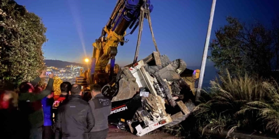 Bursa’da vinçten düşen iş makinesi paniğe neden oldu