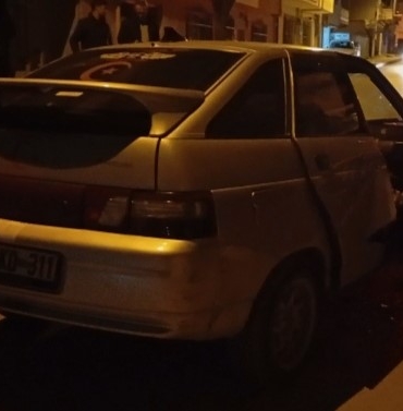 Gece saatlerinde sıkışmalı kaza: 2 yaralı