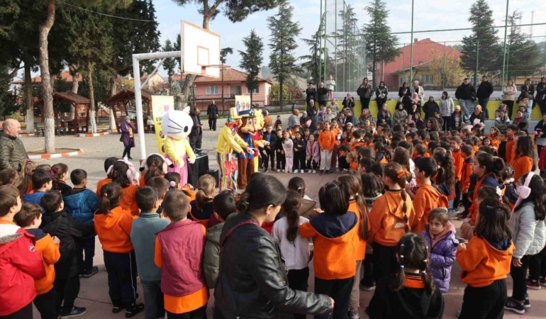 Minik Yürekler Sındırgı’da moral buldu