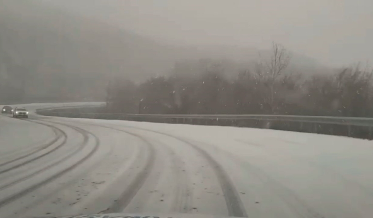 Kırklareli Mahyadağı bölgesinde kar yağışı: Yol trafiğe açık