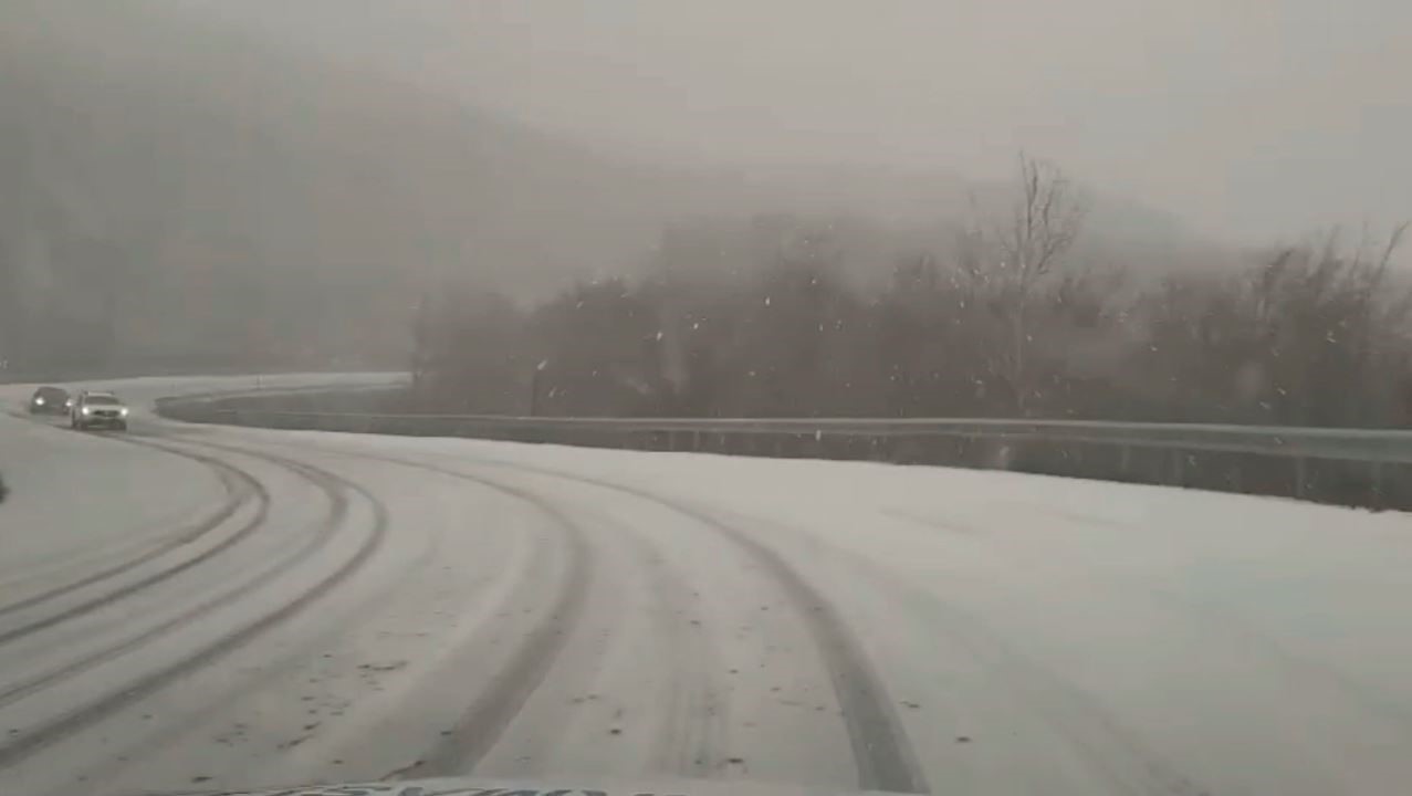 Kırklareli Mahyadağı bölgesinde kar yağışı: Yol trafiğe açık