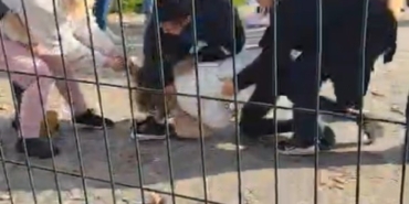 Kartal Anadolu Adliyesi önünde iki aile arasında yumruk yumruğa kavga çıktı