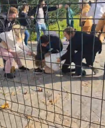 Kartal Anadolu Adliyesi önünde iki aile arasında yumruk yumruğa kavga çıktı