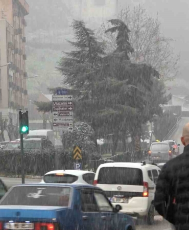 Bursa şehir merkezi de beyazlara büründü