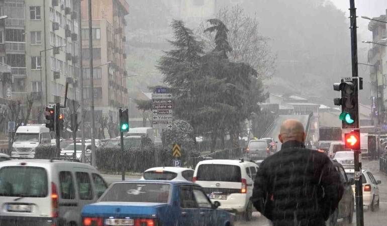 Bursa şehir merkezi de beyazlara büründü