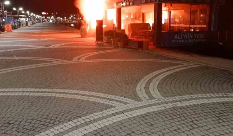 Edremit’te iş yerinde çıkan yangın itfaiye ekiplerince söndürüldü