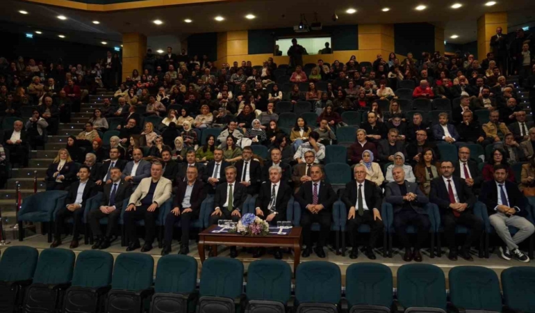 Sakarya Üniversitesi "Araştırma Üniversitesi" statüsünü törenle kutladı