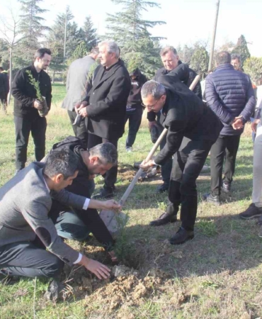 Pınarhisar’da 20 şehit için 20 fidan toprakla buluştu