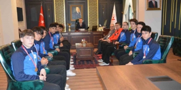 Şampiyon voleybolculardan Kaymakam Odabaş’a ziyaret