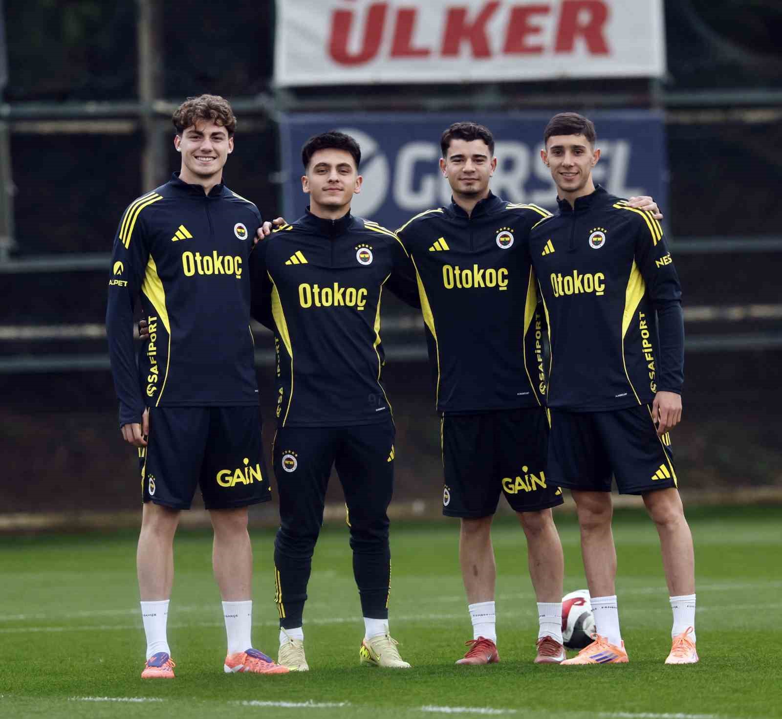 Fenerbahçe, Beşiktaş derbisi için kampa girdi