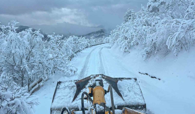 Sakarya’da kardan kapanan 35 grup yolunun 31’i ulaşıma açıldı