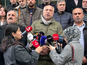 Kocaeli’deki fabrika yangınında ölenlerin yakınlarından SGK önünde açıklama