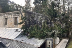 Tarihi Sultanahmet Camisinin altındaki çarşıda yangın çıktı