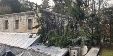 Tarihi Sultanahmet Camisinin altındaki çarşıda yangın çıktı