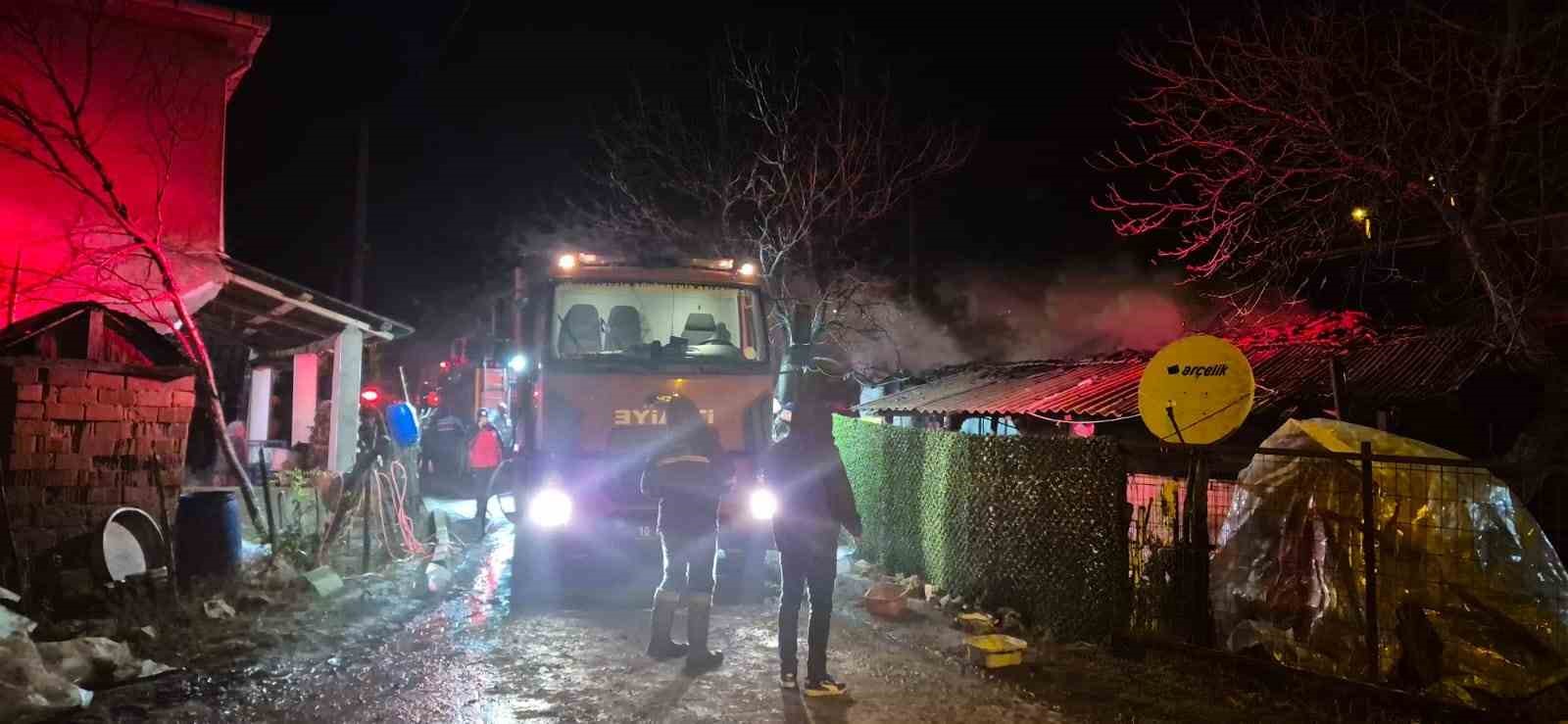 Bigadiç’te ev yangını: 1 ölü